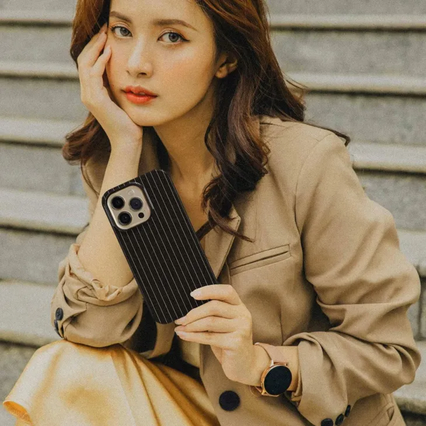 CASE-FACE | Pinstriped Black & Cream MagSafe iPhoneケース (iPhone 16/16 pro/16 pro max/15)