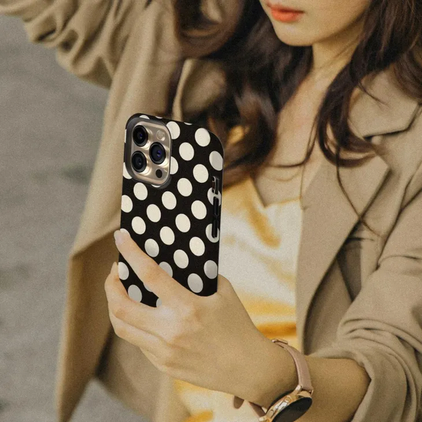 CASE-FACE | Polka-dotted Black with Cream MagSafe iPhoneケース