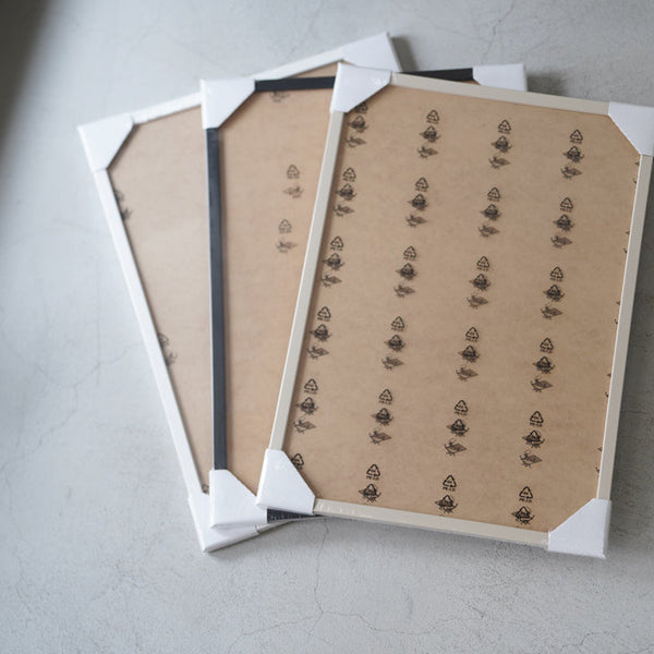 WANDKIND | SOLID WOOD FRAME (taupe) | ポスターフレーム 額縁 トープ 木製